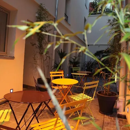 אכסניה The Loft Boutique *