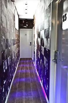 بيت شباب The Loft Boutique *