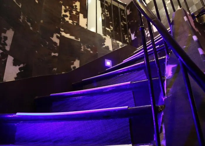 بيت شباب The Loft Boutique